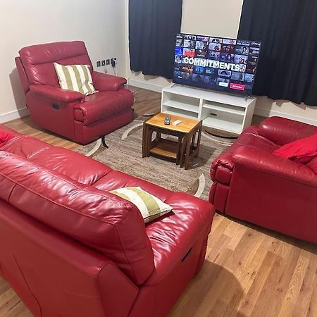 Justalf Facilities-Spacious 2-Bed Apartment In Thamesmead, Greenwich London Ngoại thất bức ảnh