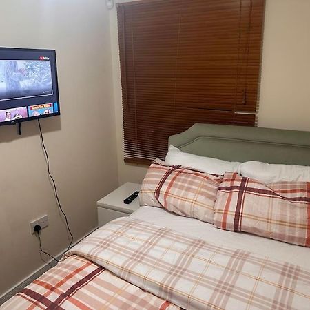 Justalf Facilities-Spacious 2-Bed Apartment In Thamesmead, Greenwich London Ngoại thất bức ảnh