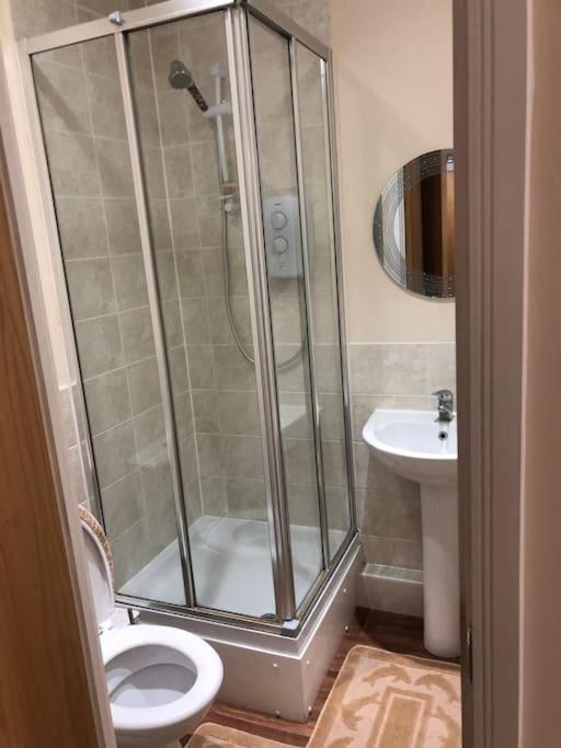 Justalf Facilities-Spacious 2-Bed Apartment In Thamesmead, Greenwich London Ngoại thất bức ảnh