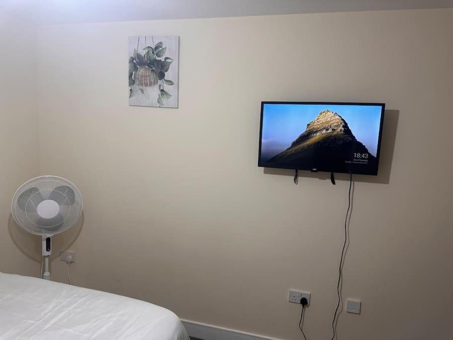 Justalf Facilities-Spacious 2-Bed Apartment In Thamesmead, Greenwich London Ngoại thất bức ảnh